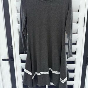 Elegant Gray Dress with‎ Lace Trim